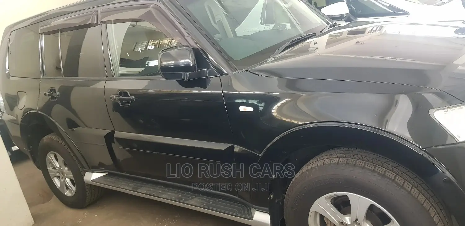Mitsubishi Pajero 2014 Black