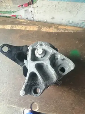 Toyota Ipsum Engine Mount.
