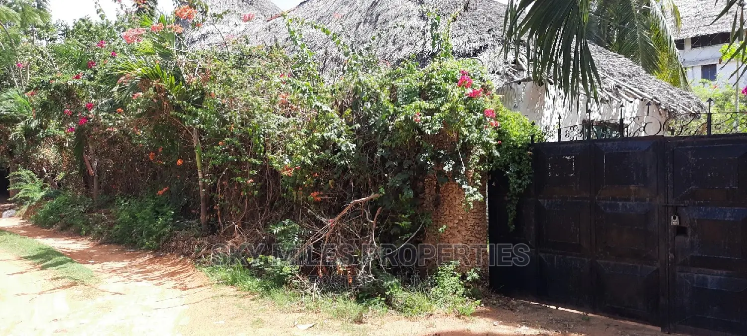 Abandoned Cottage With a Swimming Pool on Sale Mtwapa