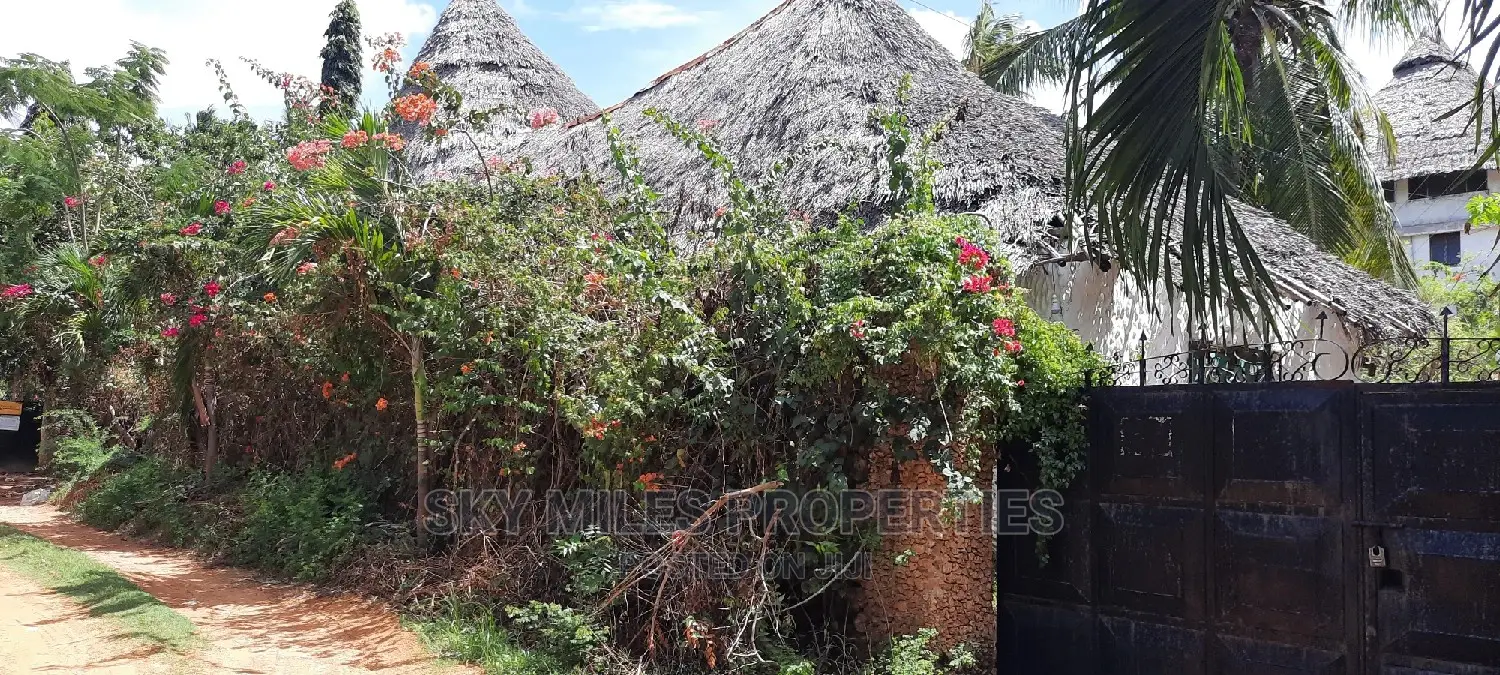 Abandoned Cottage With a Swimming Pool on Sale Mtwapa