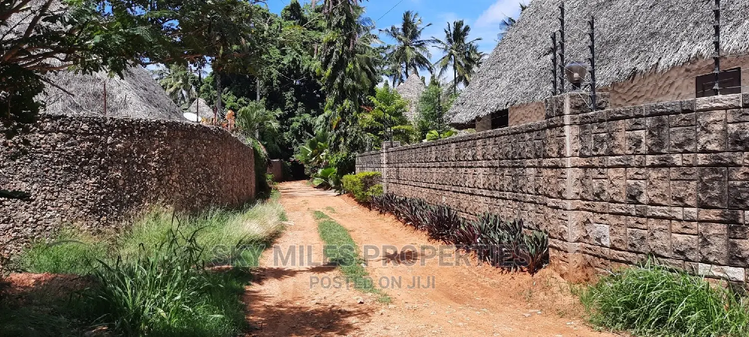 Abandoned Cottage With a Swimming Pool on Sale Mtwapa