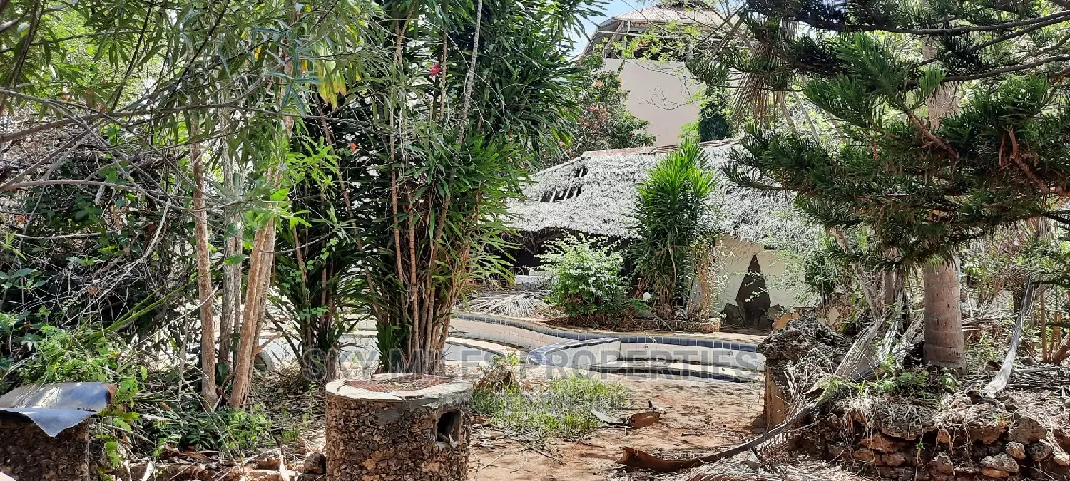 Abandoned Cottage With a Swimming Pool on Sale Mtwapa