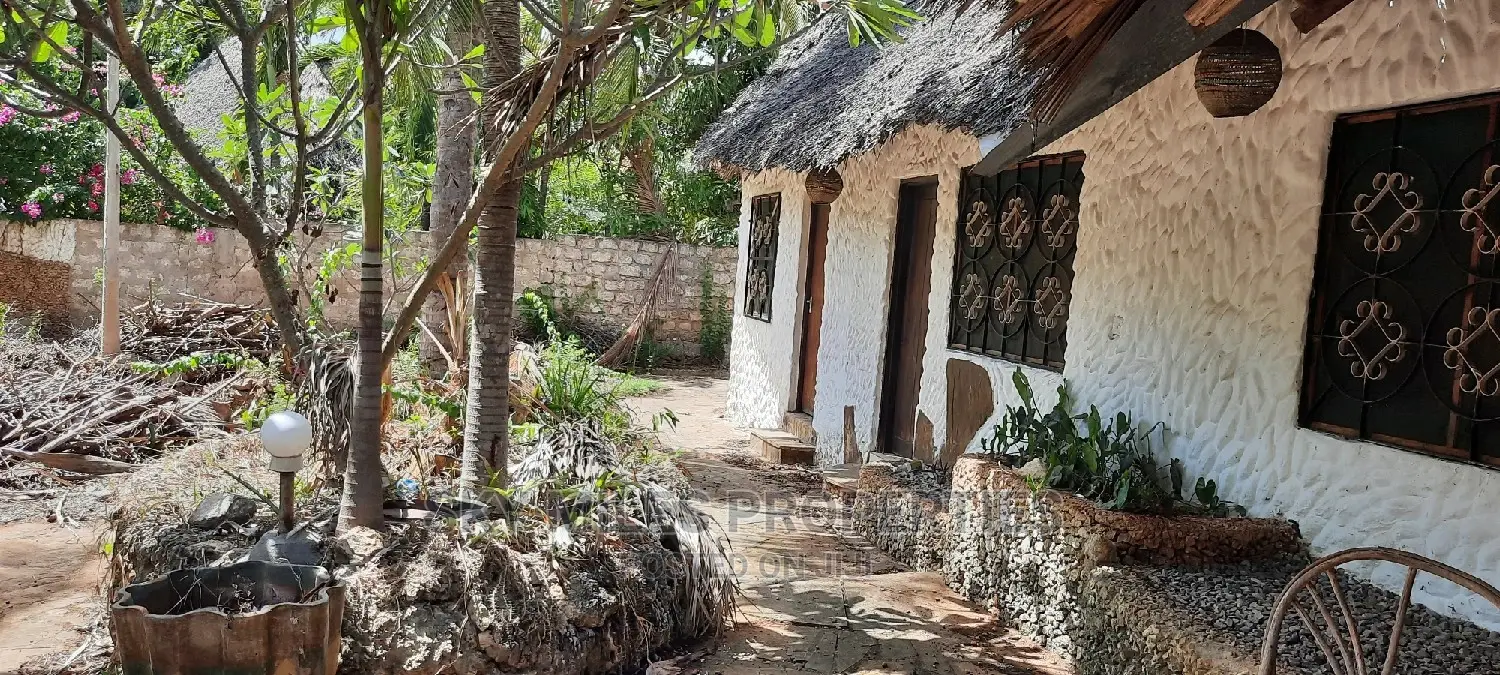 Abandoned Cottage With a Swimming Pool on Sale Mtwapa