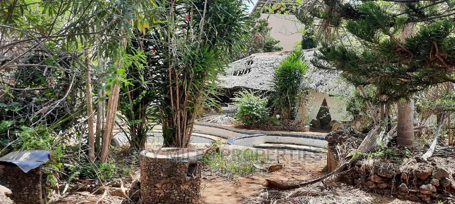 Abandoned Cottage With a Swimming Pool on Sale Mtwapa