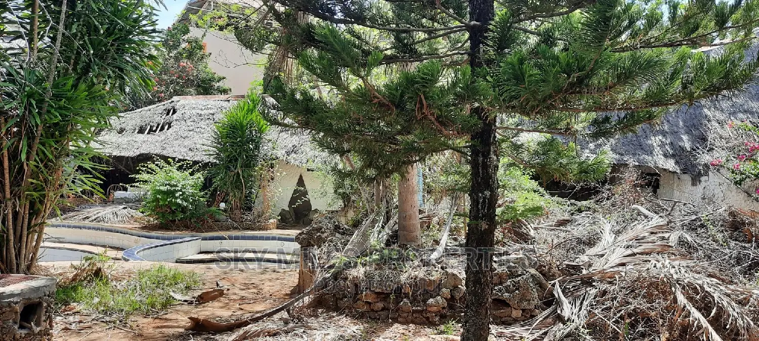 Abandoned Cottage With a Swimming Pool on Sale Mtwapa