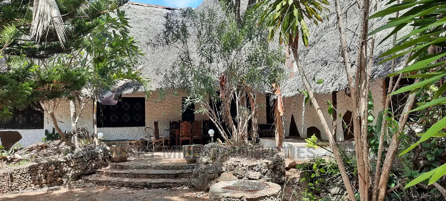 Abandoned Cottage With a Swimming Pool on Sale Mtwapa
