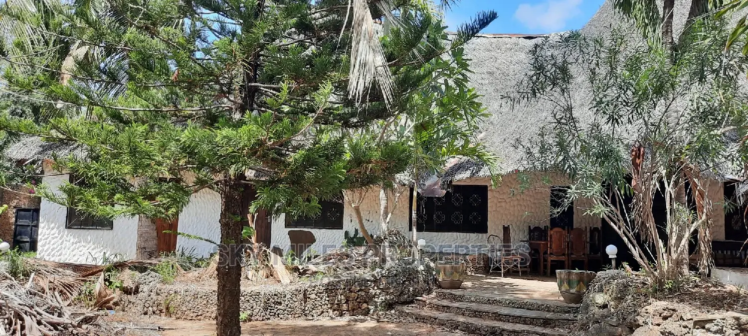 Abandoned Cottage With a Swimming Pool on Sale Mtwapa