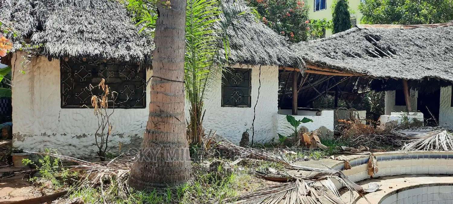 Abandoned Cottage With a Swimming Pool on Sale Mtwapa