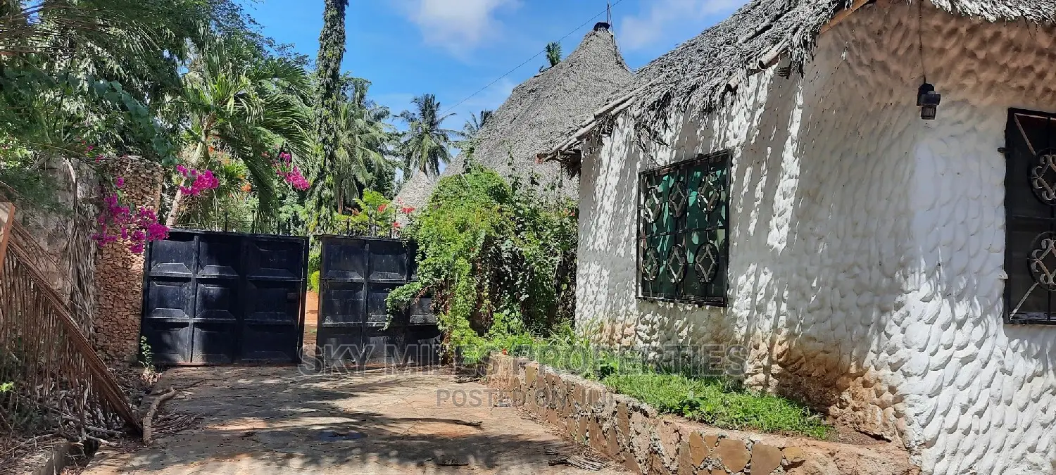 Abandoned Cottage With a Swimming Pool on Sale Mtwapa