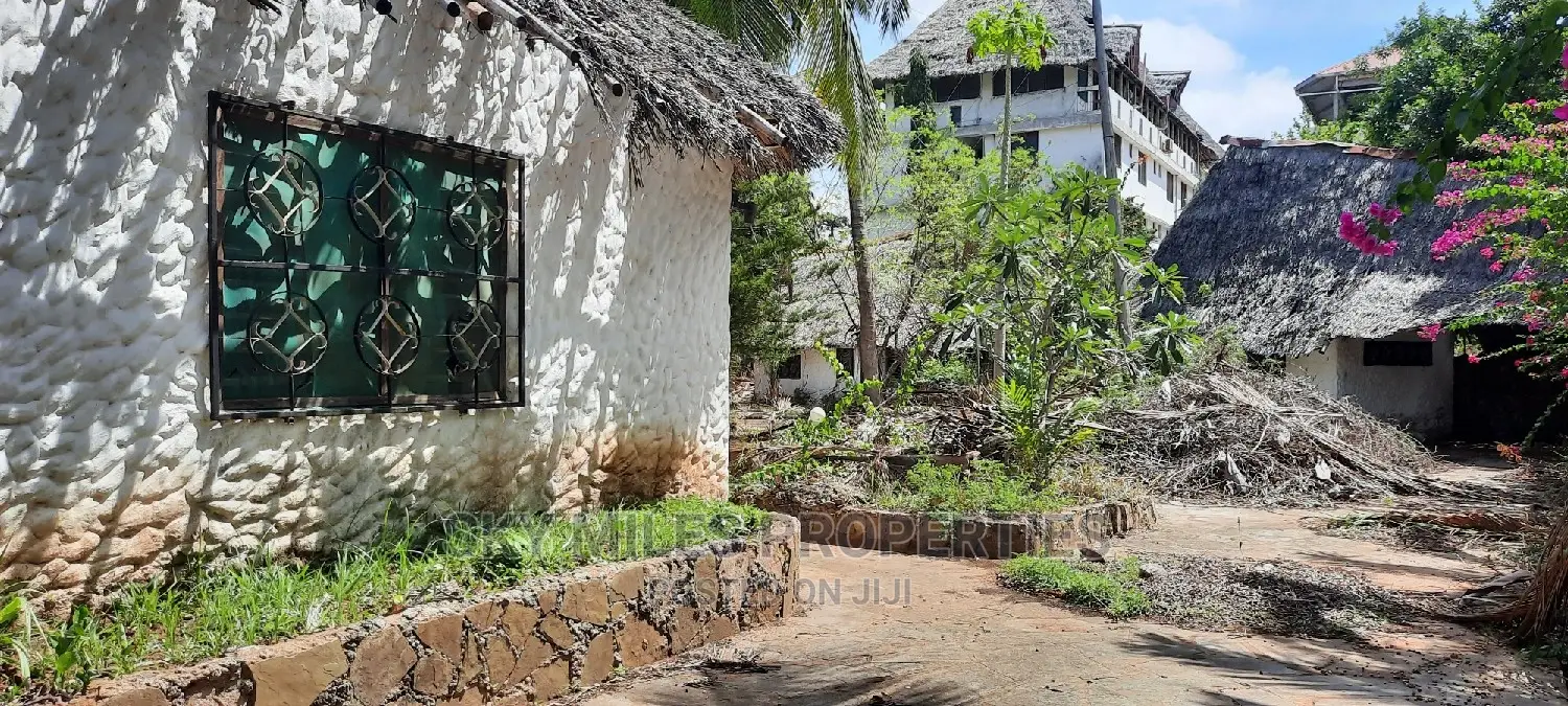 Abandoned Cottage With a Swimming Pool on Sale Mtwapa