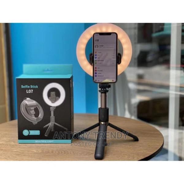 L07 Bluetooth Selfie - main view