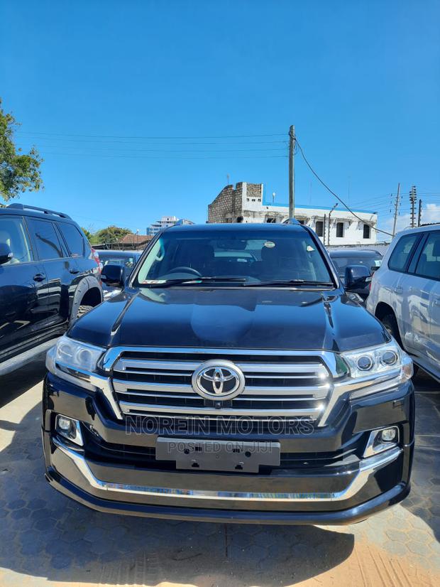 Toyota Land Cruiser Prado 2016 Black - main view