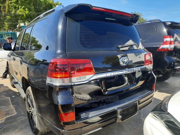 Toyota Land Cruiser Prado 2016 Black - thumbnail 4