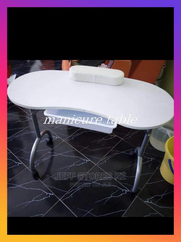 Manicure Table - main view