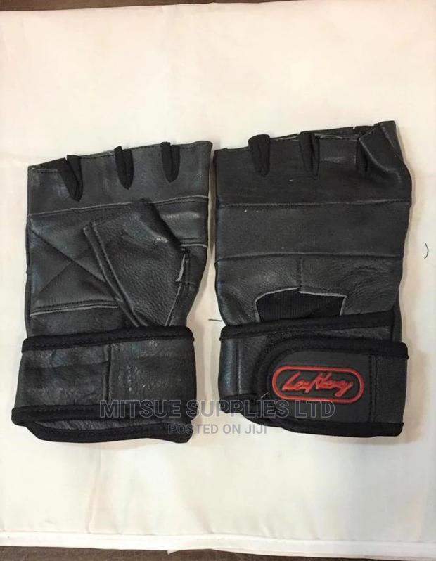 A Pair of Leather Weight Lifting Gloves M/L XL