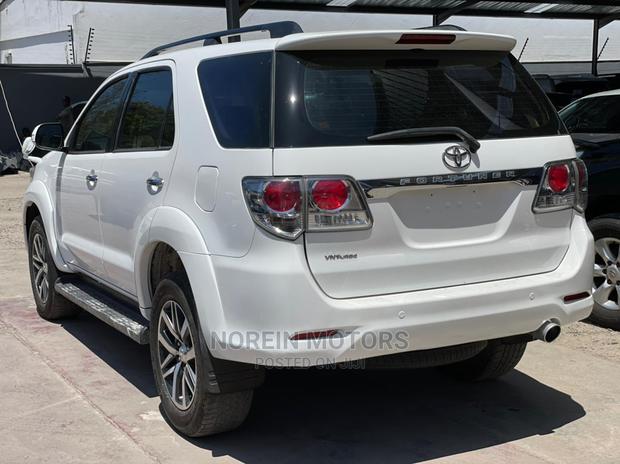 Toyota Fortuner 2014 White - thumbnail 4