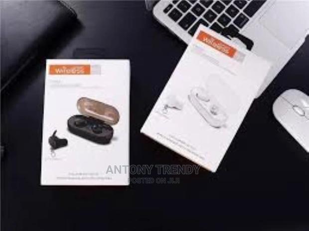 Black JBL TWS 4