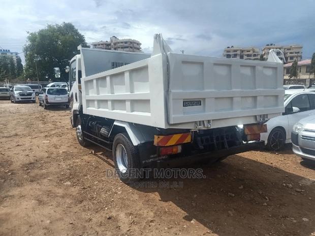 Isuzu Tipper - thumbnail 4