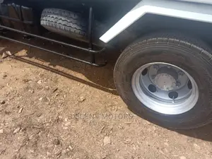 Isuzu Tipper