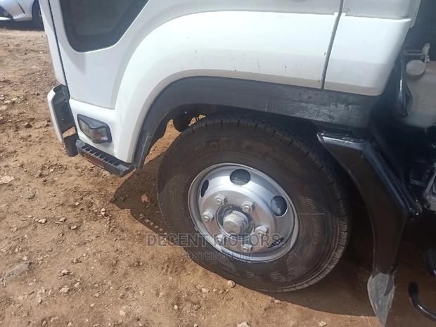 Isuzu Tipper - thumbnail 6