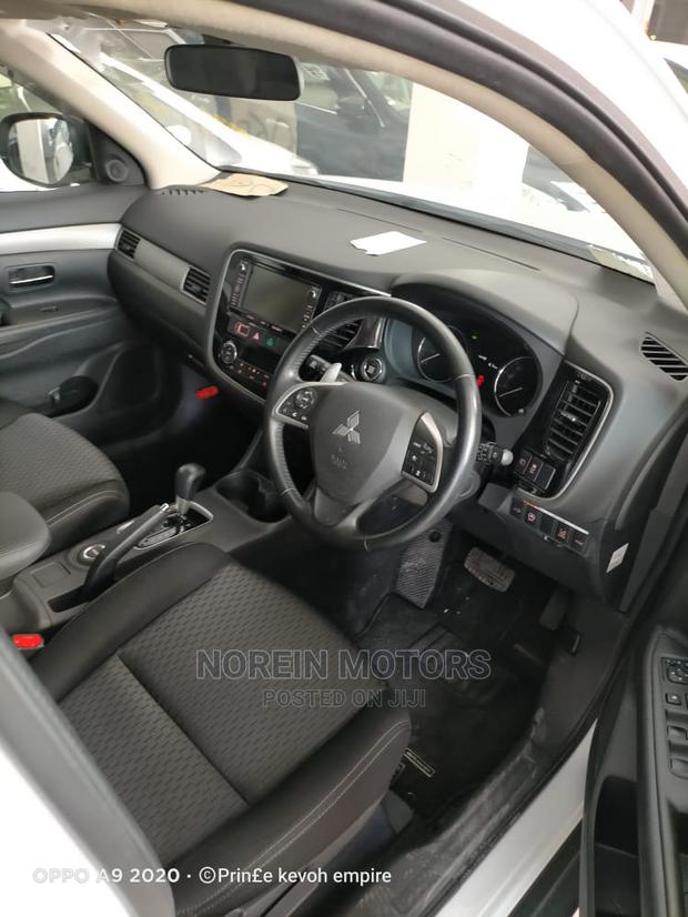 Mitsubishi Outlander 2015 White - thumbnail 3
