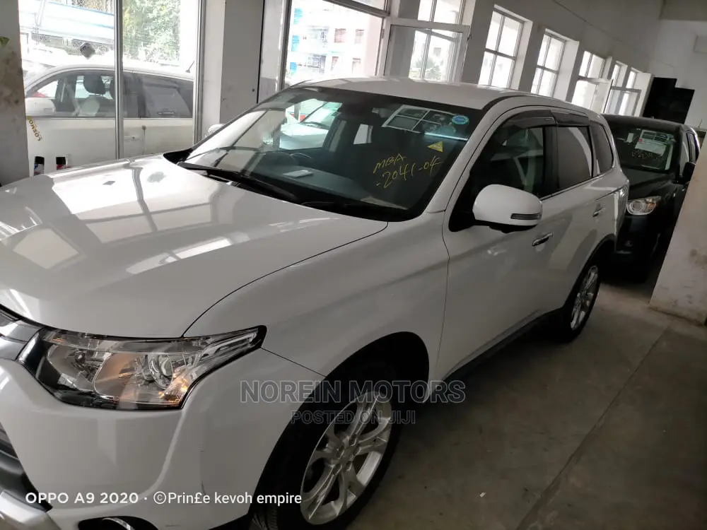 Mitsubishi Outlander 2015 White