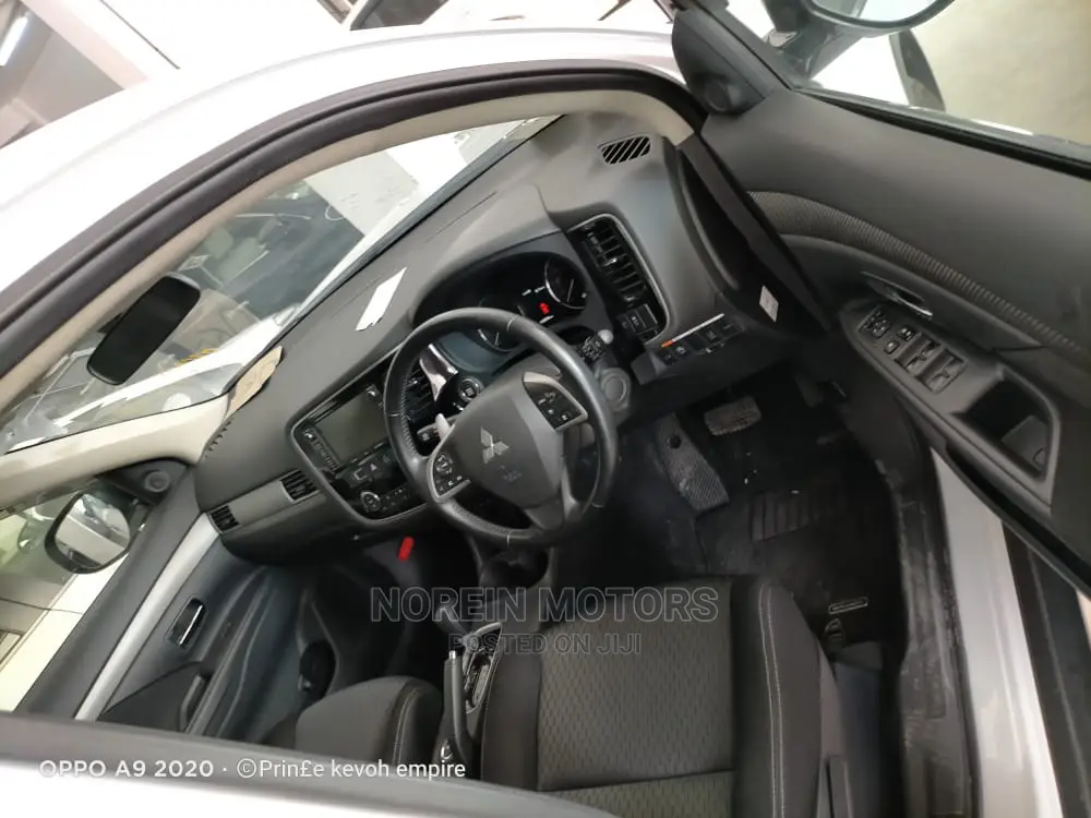 Mitsubishi Outlander 2015 White