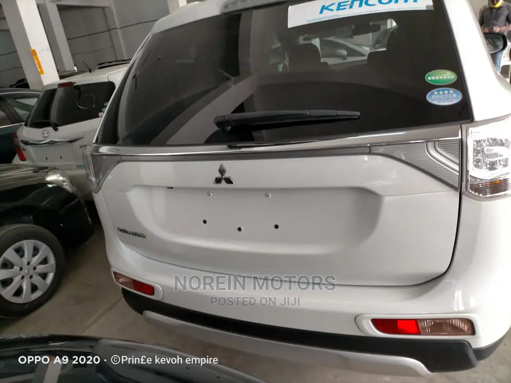 Mitsubishi Outlander 2015 White