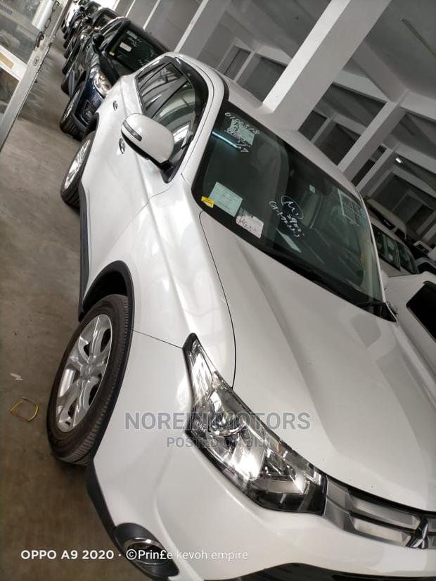 Mitsubishi Outlander 2015 White - main view