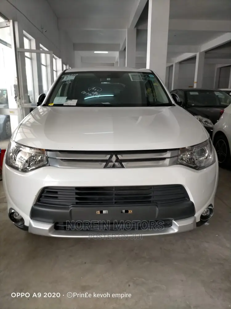 Mitsubishi Outlander 2015 White