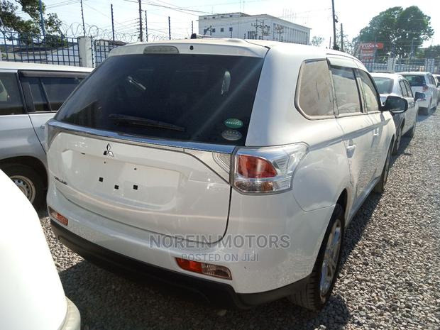 Mitsubishi Outlander 2015 White - thumbnail 2