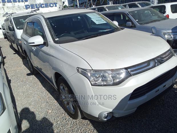Mitsubishi Outlander 2015 White - main view