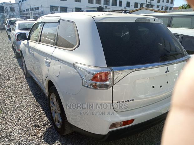Mitsubishi Outlander 2015 White - thumbnail 3