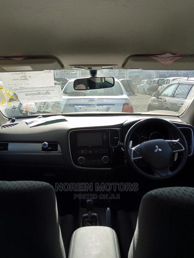 Mitsubishi Outlander 2015 White - thumbnail 5