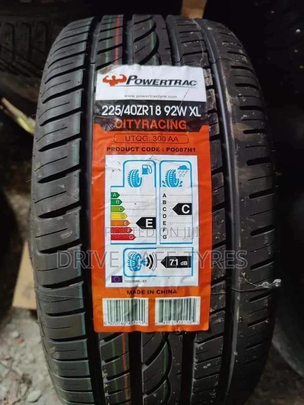 225/40 ZR18 Powertrac Tyre Made in China Nylon