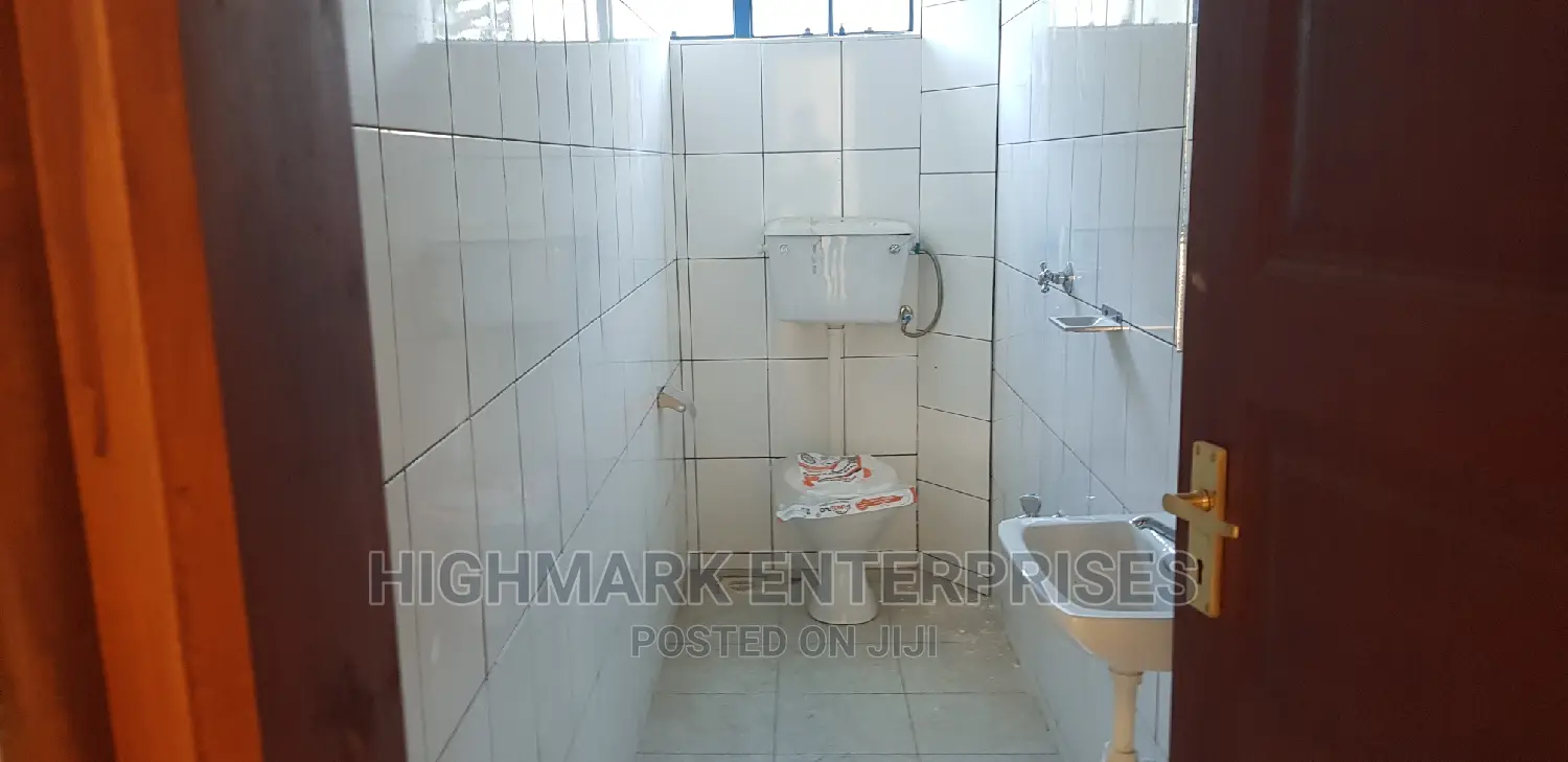 8000 Sq Feet Godown for Sale in Athiriver
