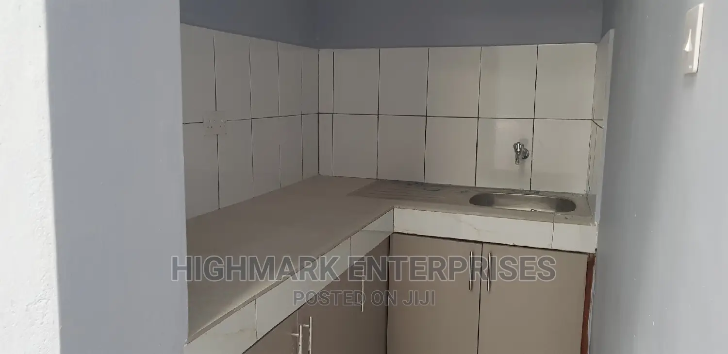 8000 Sq Feet Godown for Sale in Athiriver