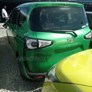 Toyota Sienta 2014 Green