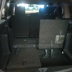 Toyota ISIS 2014 Black