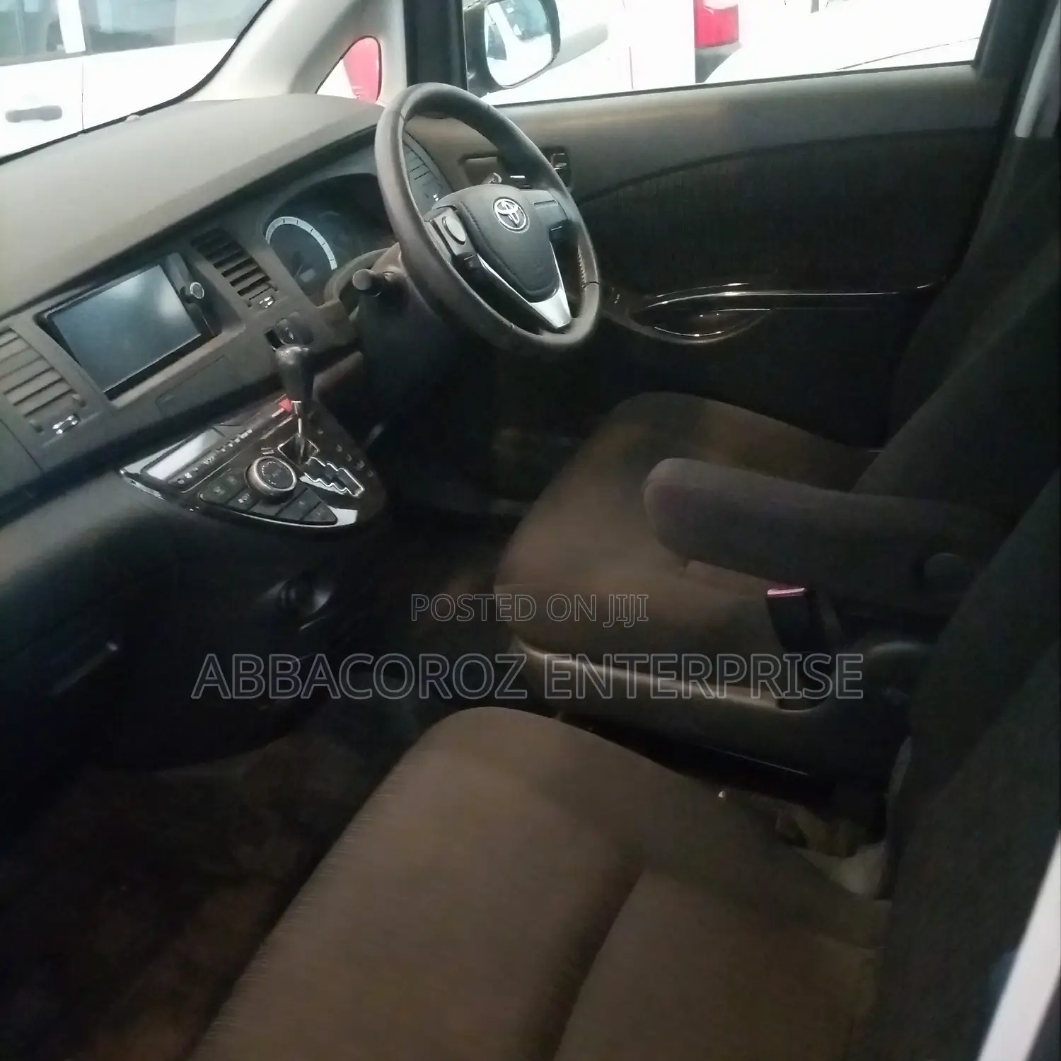 Toyota ISIS 2014 Black