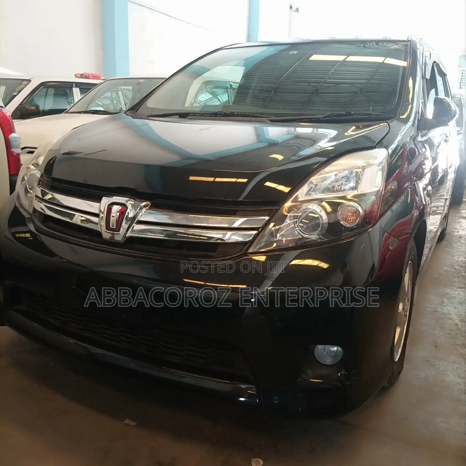 Toyota ISIS 2014 Black