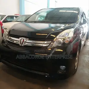 Toyota ISIS 2014 Black