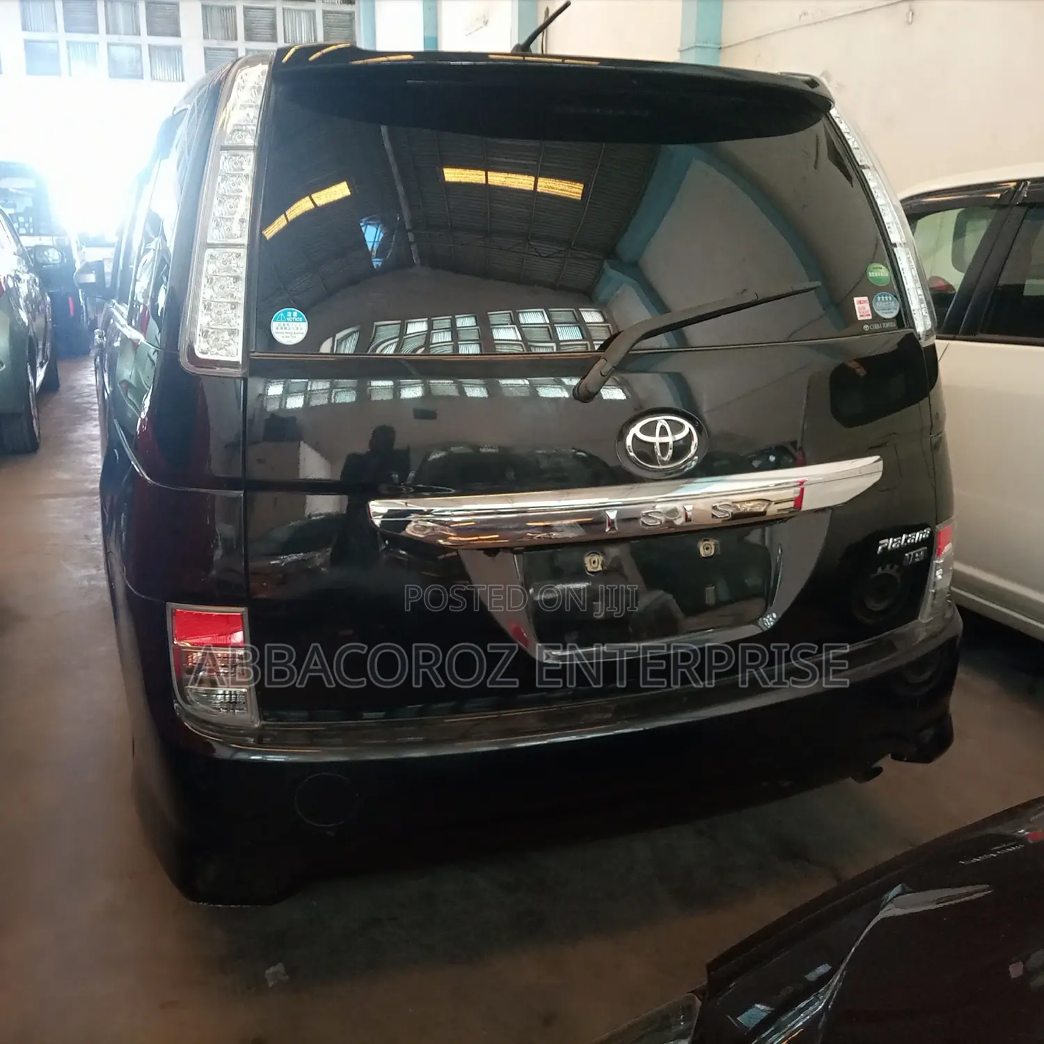 Toyota ISIS 2014 Black