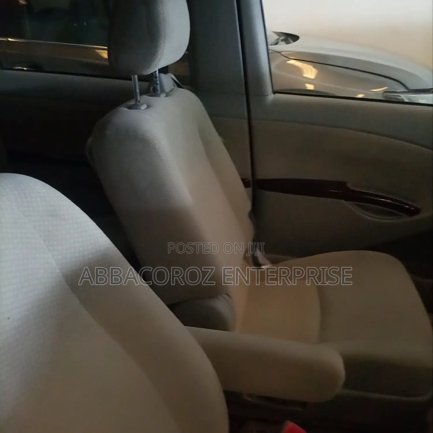 Toyota ISIS 2014 Brown