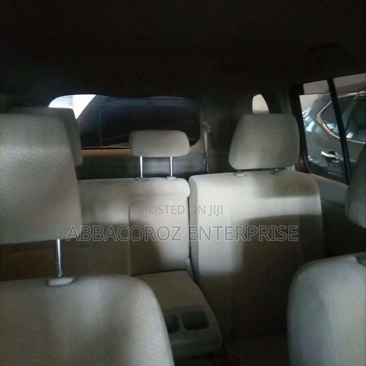 Toyota ISIS 2014 Brown