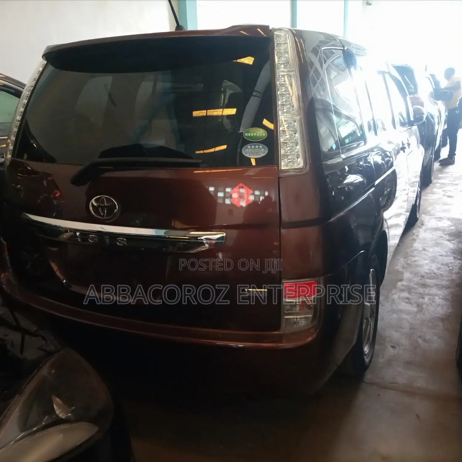 Toyota ISIS 2014 Brown