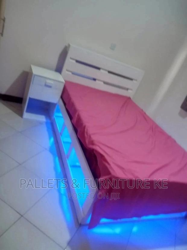 4 by 6 Pallets Bed With Blue Ld Lights - thumbnail 3
