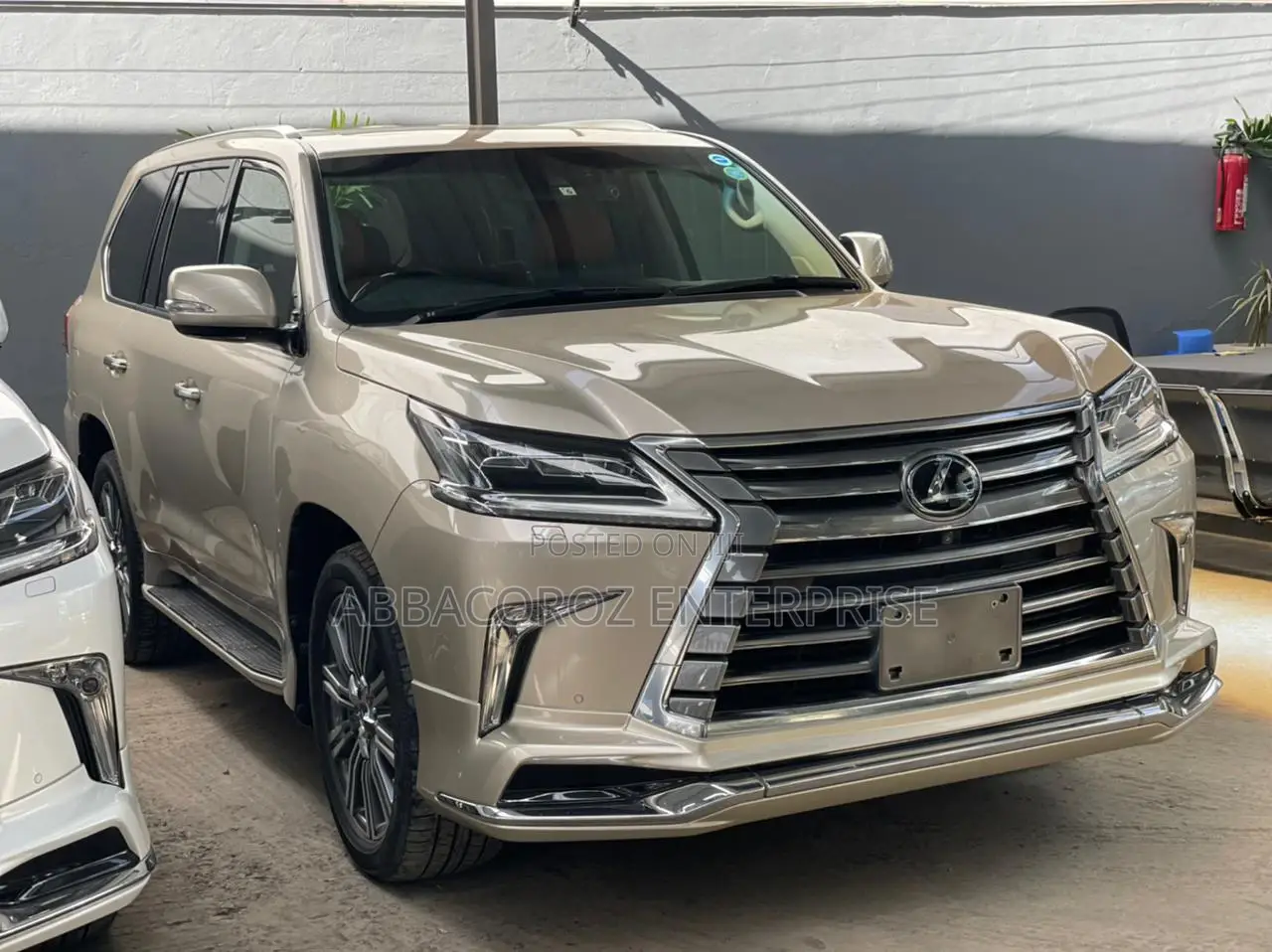 Lexus LX 2016 Gold
