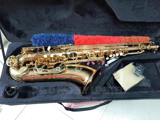 Suzuki Tenor Saxophone - main view