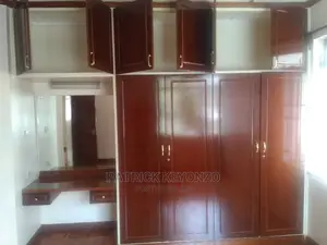 Amazing 4bedroomed Maisonette With Dsq to Let